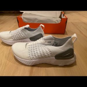 NEW NEVER WORN Nike React Phantom Run FlyKnit 2
